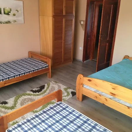 Kovirozsa Vendeghaz Guest house *